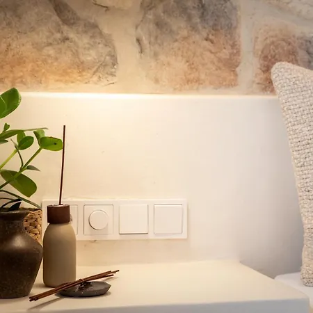 A Short Lemon Tree Apartment